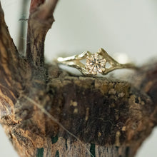 טען תמונה לצפייה בגלריה, Spread branch diamond engagement ring
