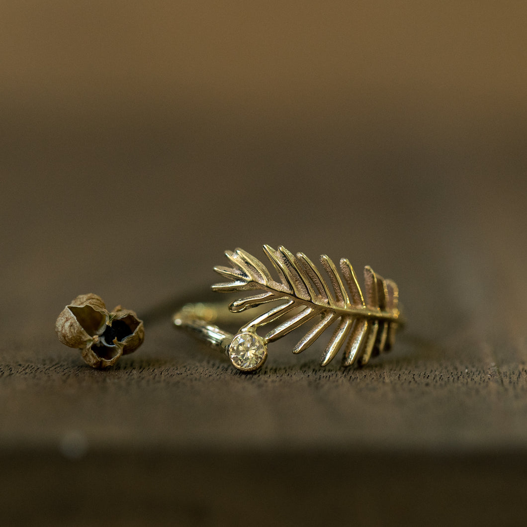Branch ring with palm tree leaf and diamond