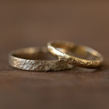 Load image into Gallery viewer, Duo Textured gold weddig rings
