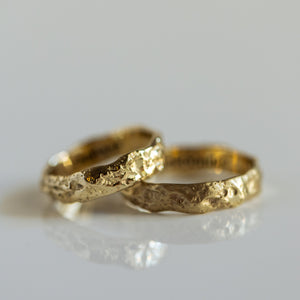 טבעת זהב גולמית גולמית מחוספסת