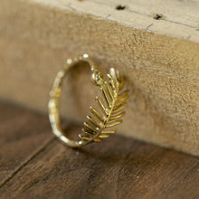 Load image into Gallery viewer, Branch ring with palm tree leaf and diamond
