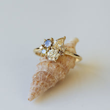 Load image into Gallery viewer, Champagne diamonds mixture cluster ring
