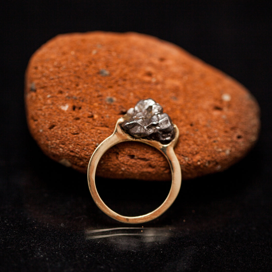 Gold meteorite standing ring