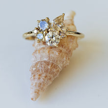 Load image into Gallery viewer, Champagne diamonds mixture cluster ring
