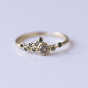 Organic scattered bubble ring with champagne diamonds