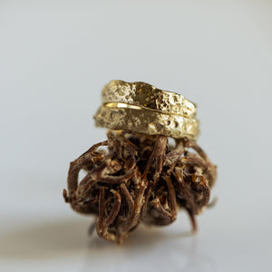טבעת זהב גולמית גולמית מחוספסת