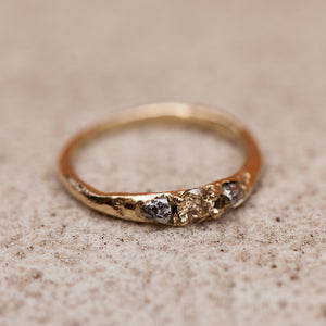 Concave solitaire ring with meteroites