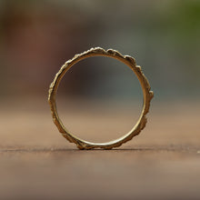 Load image into Gallery viewer, Thin grooved gold ring
