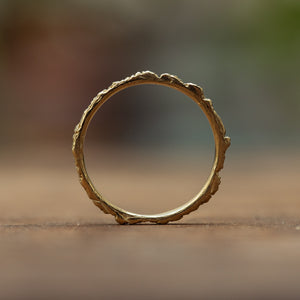 Thin grooved gold ring