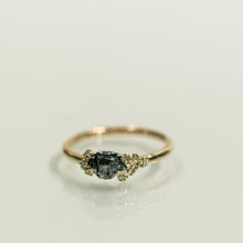 Load image into Gallery viewer, Meteorite and diamonds cluster ring
