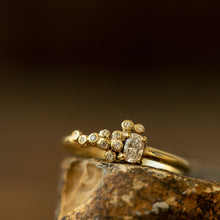 Load image into Gallery viewer, Asymmetric bubbly diamonds ring
