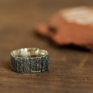 Wide grooved trunk silver ring