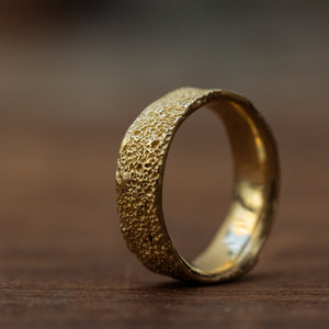 Overlapped textured ring