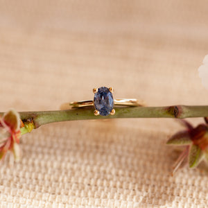 Blue-purple sapphire gold solitaire ring