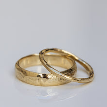 Load image into Gallery viewer, Thin raw &amp; Chubby faceted wedding rings
