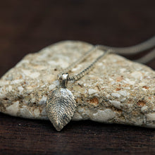Load image into Gallery viewer, Silver leaves pendants
