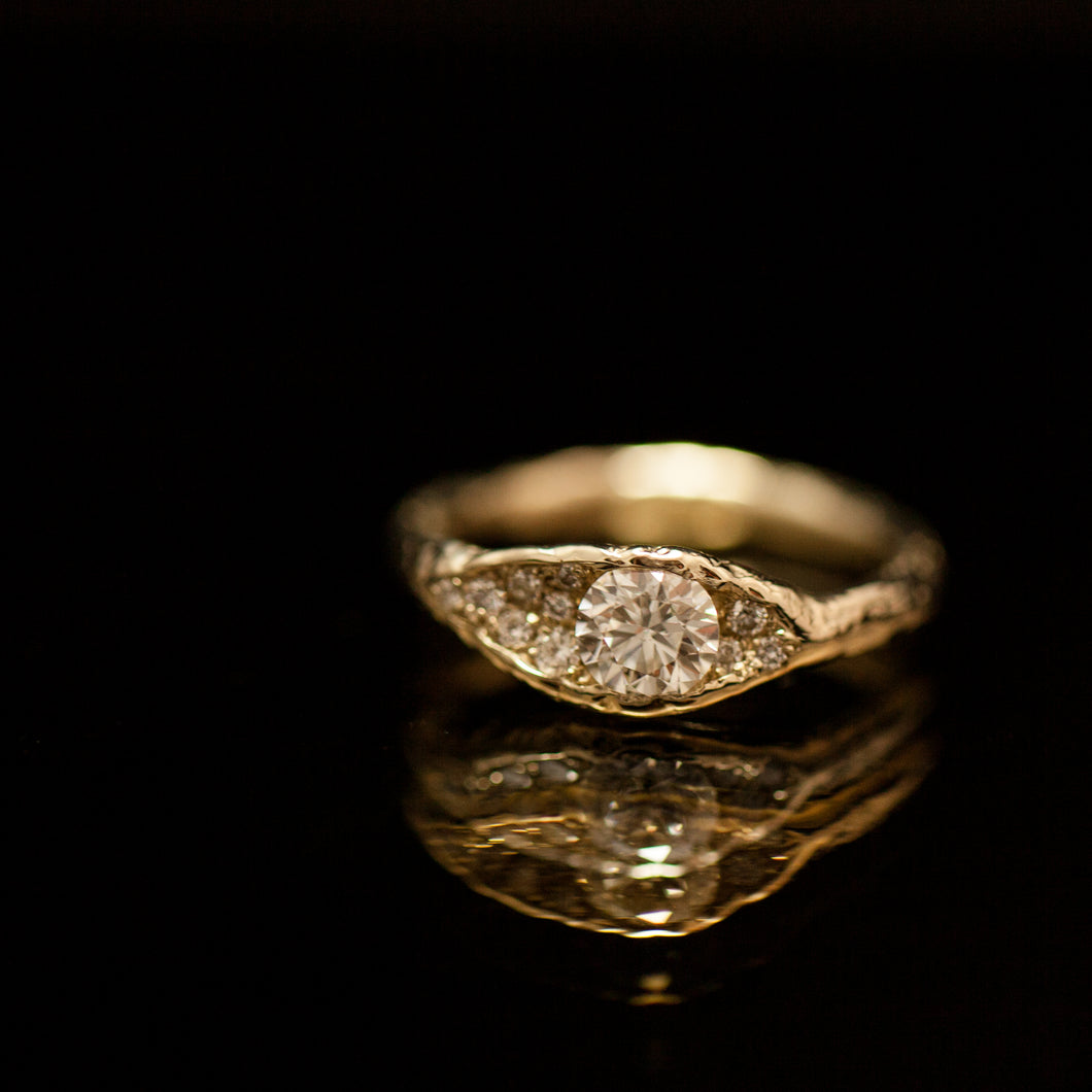  טבעת עין - טבעת מערה משובצת יהלומים