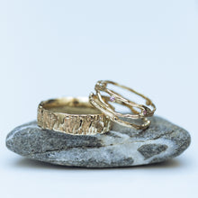 Load image into Gallery viewer, Crossed branches with sapphires &amp;  tree stump wedding rings
