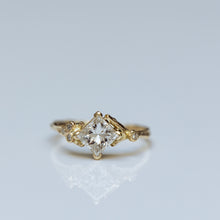 Load image into Gallery viewer, Asymmertric spreading branch ring with square diamond
