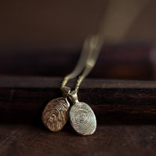Load image into Gallery viewer, Double plate fingerprints necklace
