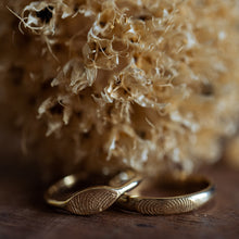 Load image into Gallery viewer, Marquise &amp; half round finger prints wedding rings
