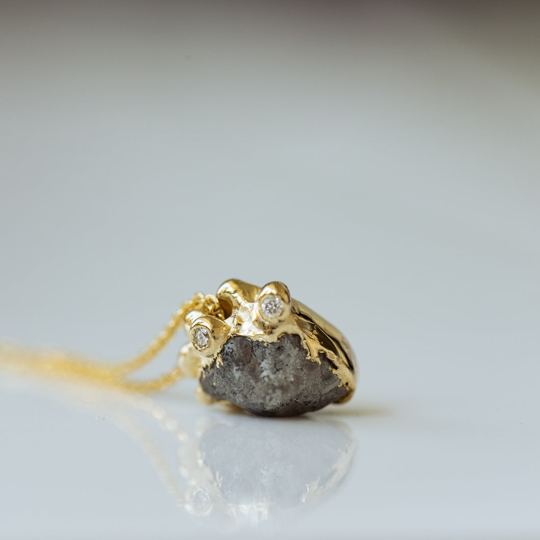 Bubble gold pendant with raw diamond